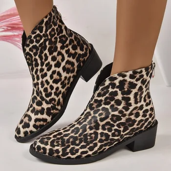 2023 Женская обувь на молнии Женские сапоги Мода с заостренным носком Смешанные цвета Леопардовый принт Массивные каблуки Западный размер Сапоги большого размера