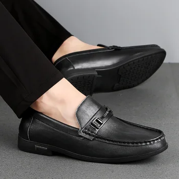 Мужская повседневная обувь из натуральной кожи Вождение Лоферы Мужская деловая обувь Модные слипоны Мужская обувь Черная высококачественная плоская мокасины